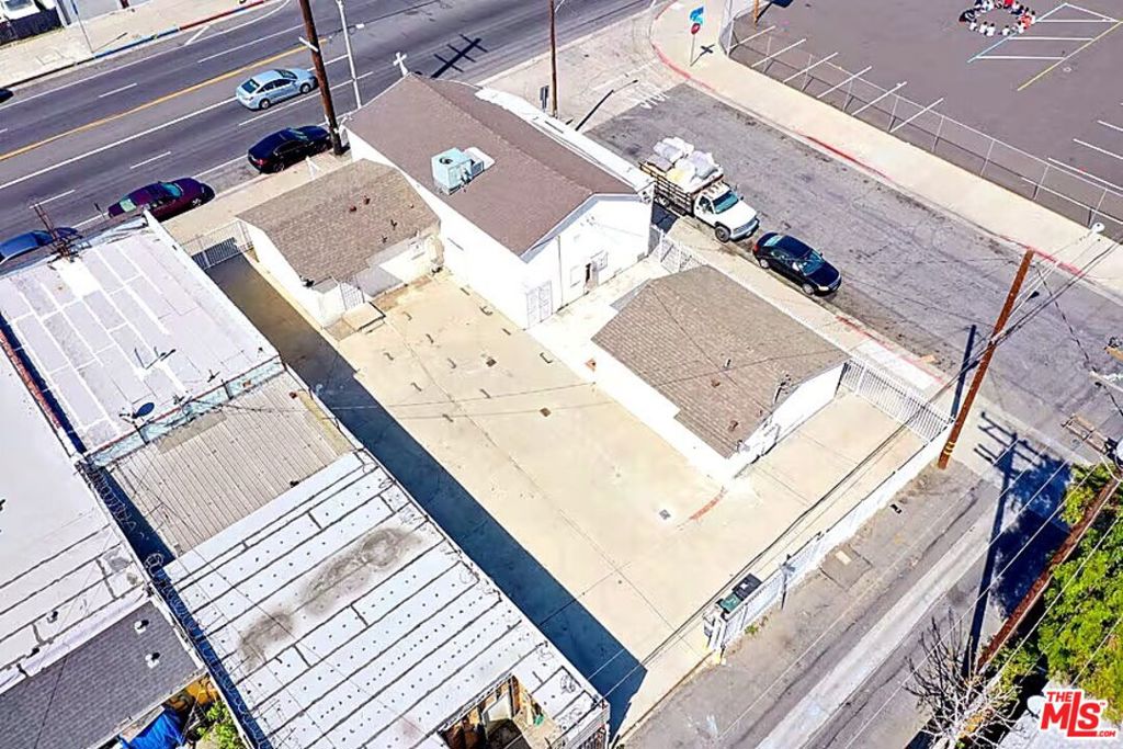 1108 E 84th Place