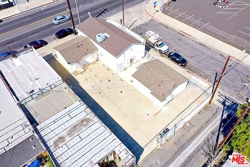 1108 E 84th Place