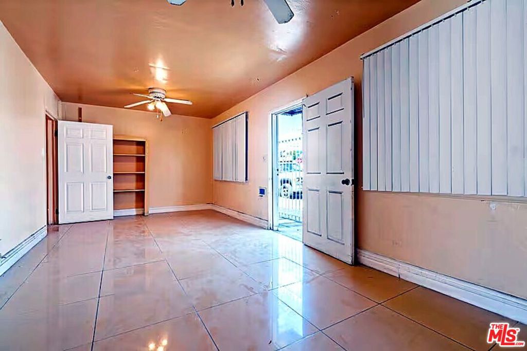 1108 E 84th Place