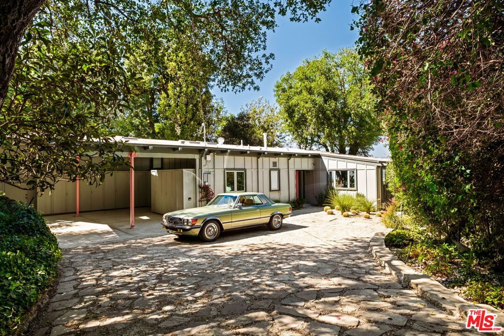 7523 Mulholland Drive
