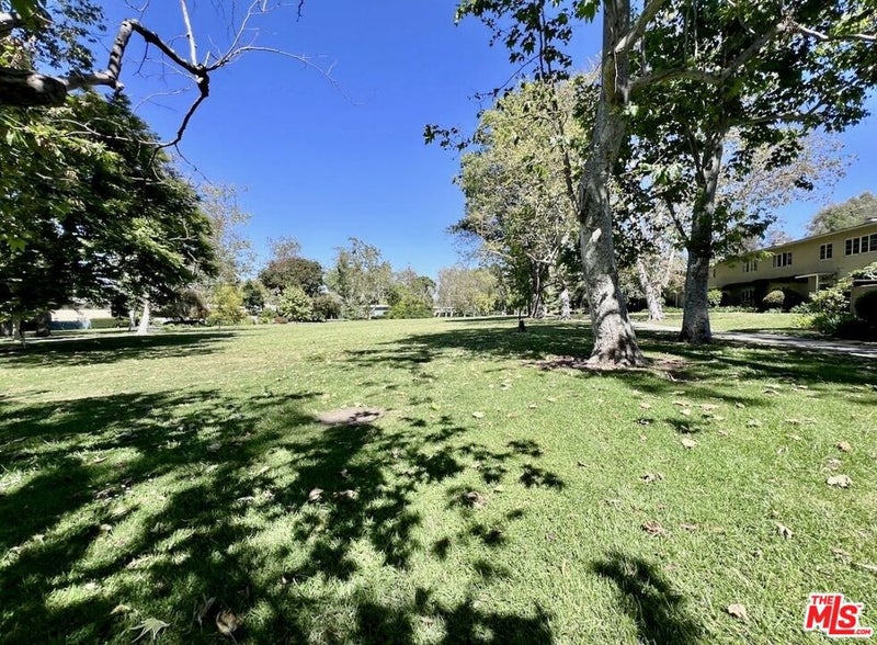 5340 1/4 Village