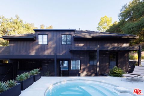 3860 Kingswood Road Sherman Oaks CA 91403