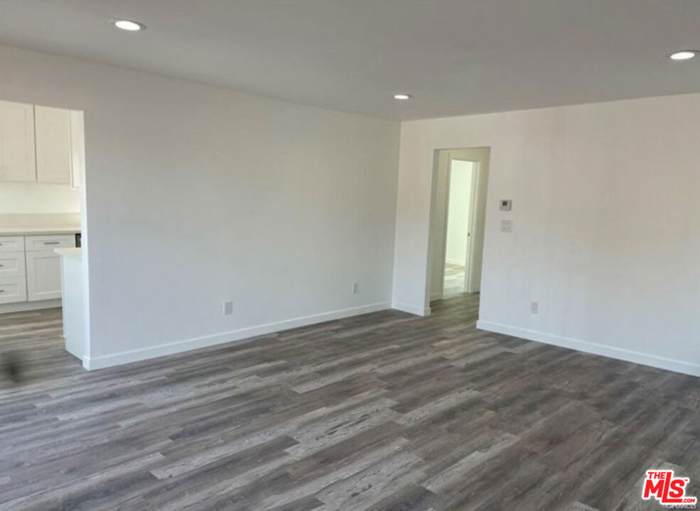 328 W Elm Street