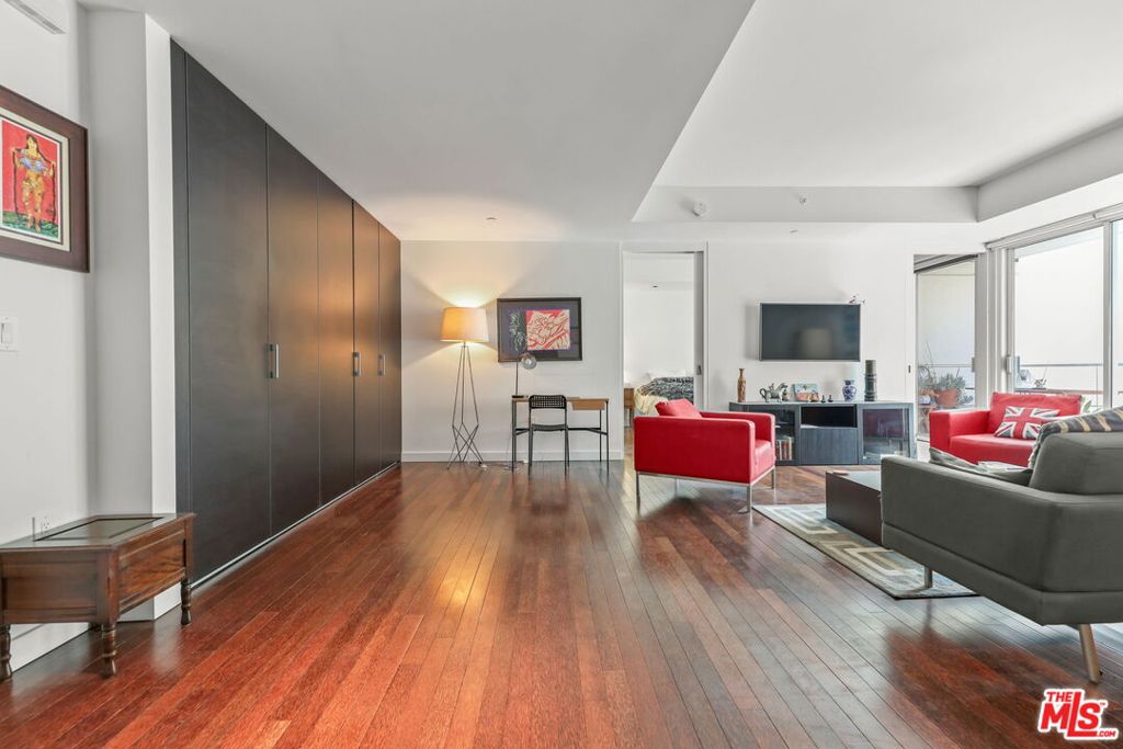 6250 Hollywood Boulevard 6L