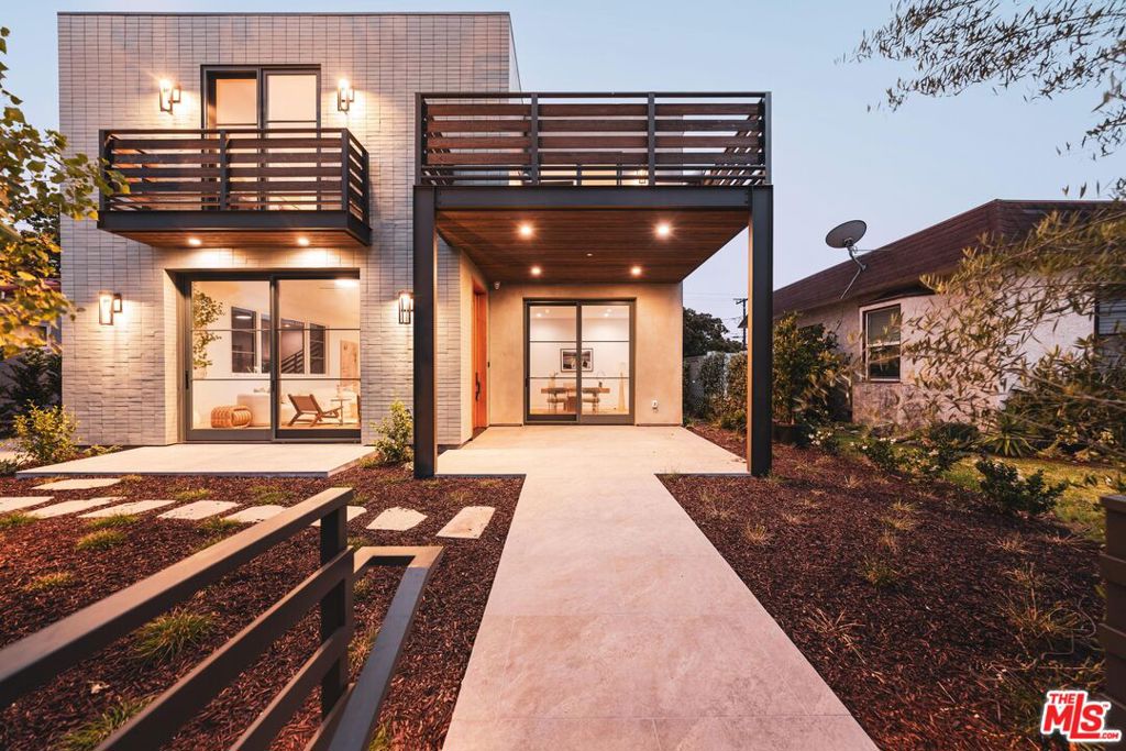 Properties 3 2114 Pier Avenue