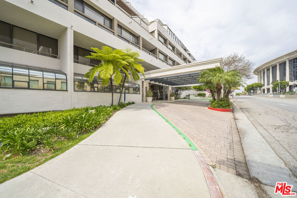 121 S Hope Street 431