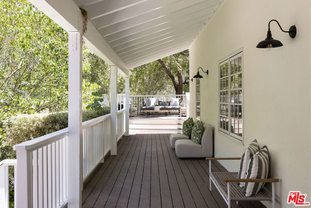 2425 Laurel Pass