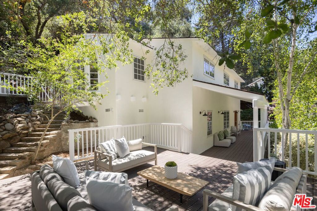 2425 Laurel Pass