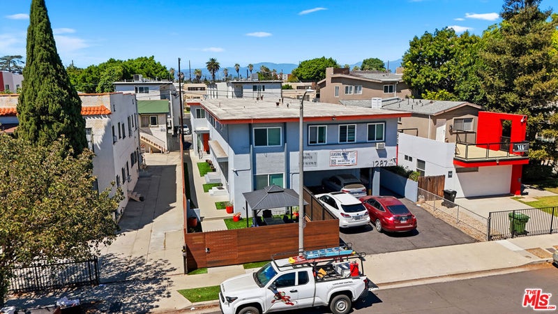 1287 W 37th Place