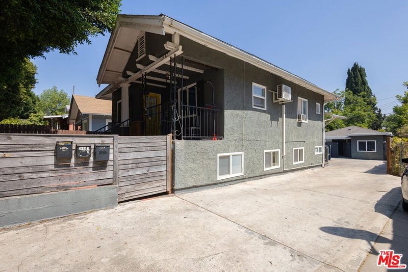 3445 E 4th Street