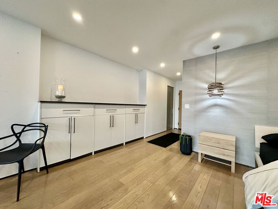 999 N Doheny Drive 1005