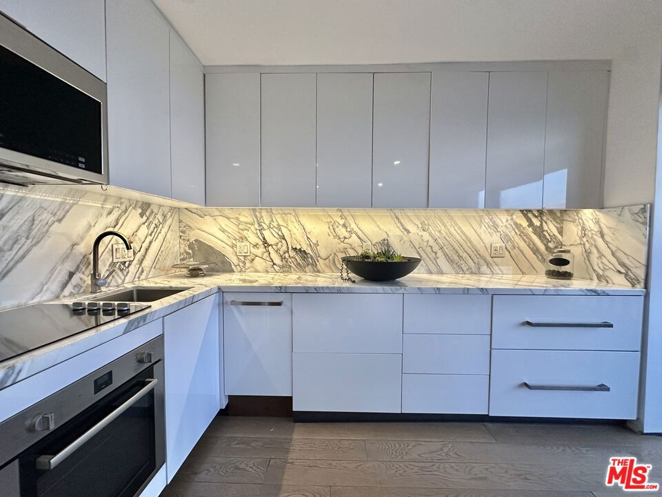 999 N Doheny Drive 1005