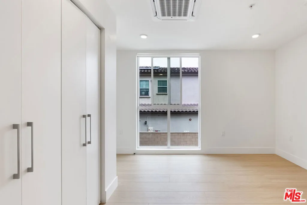 Cypress, California 90630, United States, 1 Bedroom Bedrooms, ,1 BathroomBathrooms,Residential,Active,239292