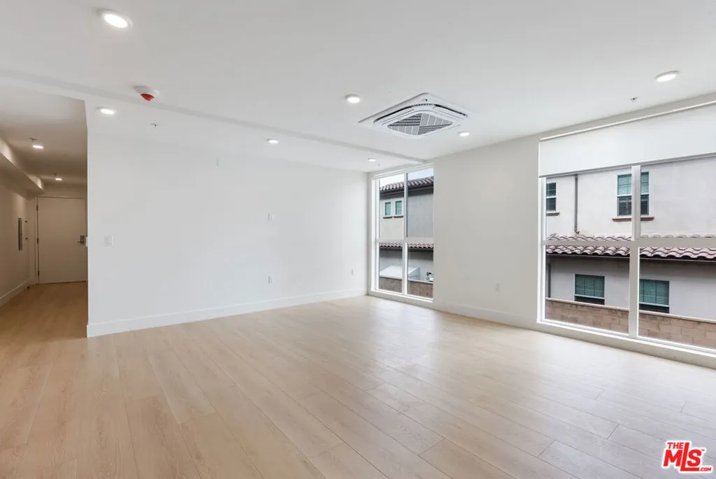 Cypress, California 90630, United States, 1 Bedroom Bedrooms, ,1 BathroomBathrooms,Residential,Active,239292