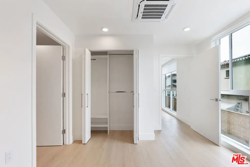 Cypress, California 90630, United States, 1 Bedroom Bedrooms, ,1 BathroomBathrooms,Residential,Active,239292