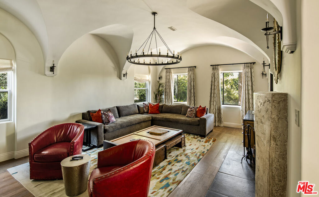 1000 S Citrus Avenue