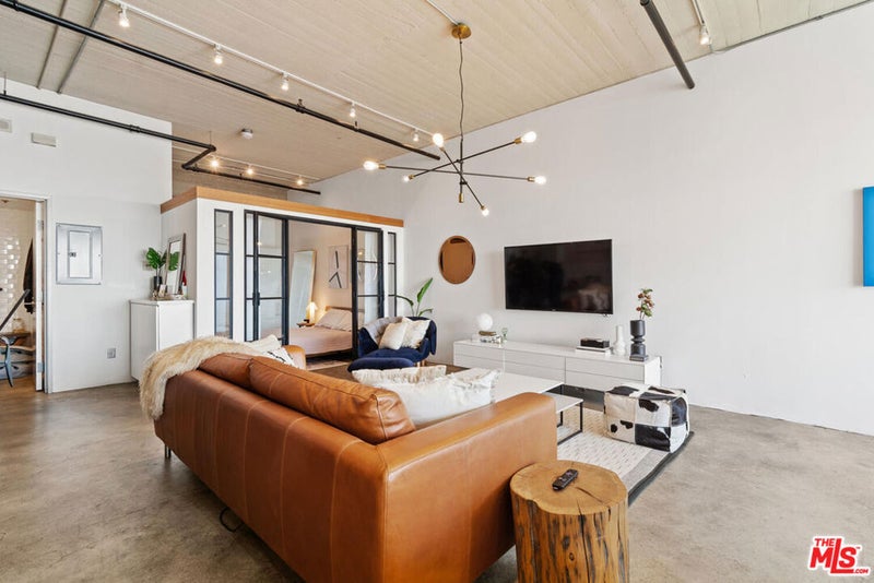 1855 Industrial Street 608