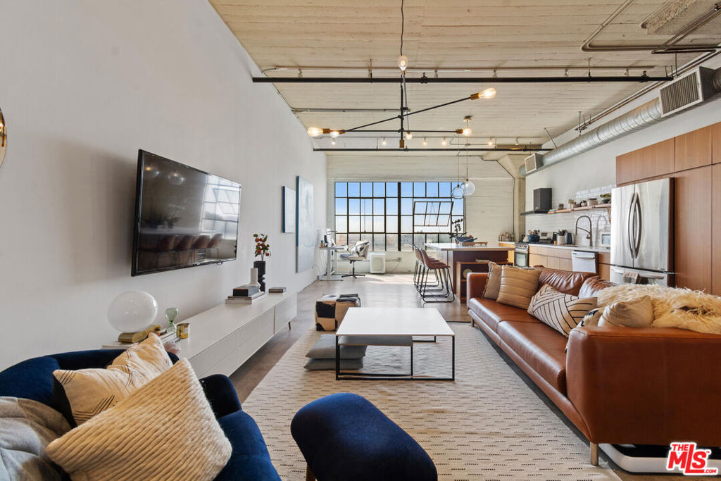 1855 Industrial Street 608