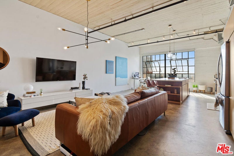 1855 Industrial Street 608