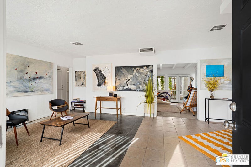 543 N Paseo De Anza