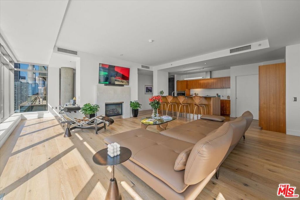 Properties 1 1155 S Grand Avenue 2202