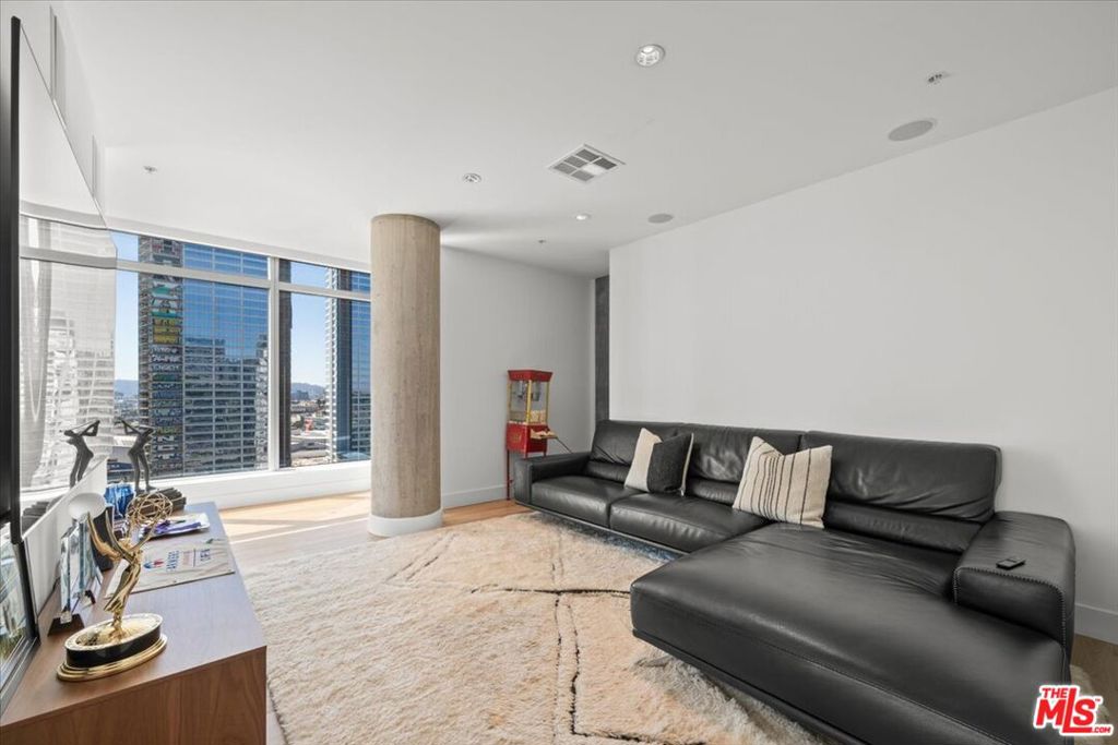 Properties 4 1155 S Grand Avenue 2202