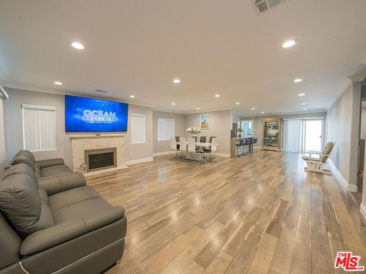 7001 MAMMOTH AVE, VAN NUYS, CA 91405 - Image f73442eabfcad0f44fe9cf377dc8e737/3925740698