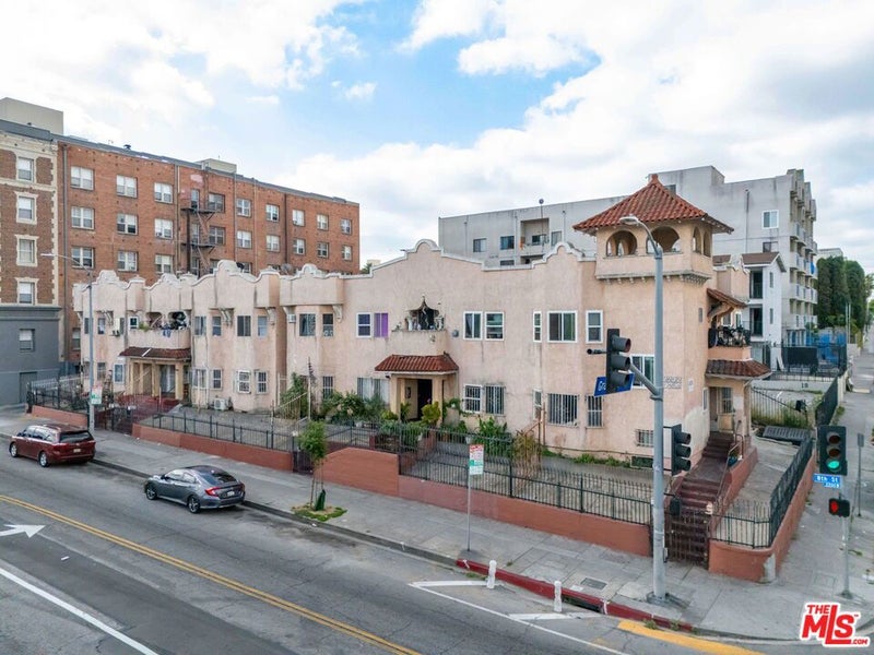 2214 W 8th Street