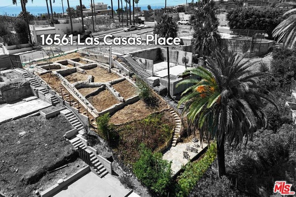16561 LAS CASAS PL, PACIFIC PALISADES, CA 90272 - Image f756f0e8bd8b2d40705ca855da927b2b/323669175