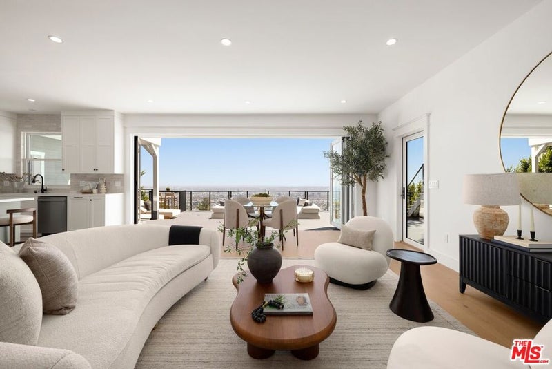 8446 Grand View Drive