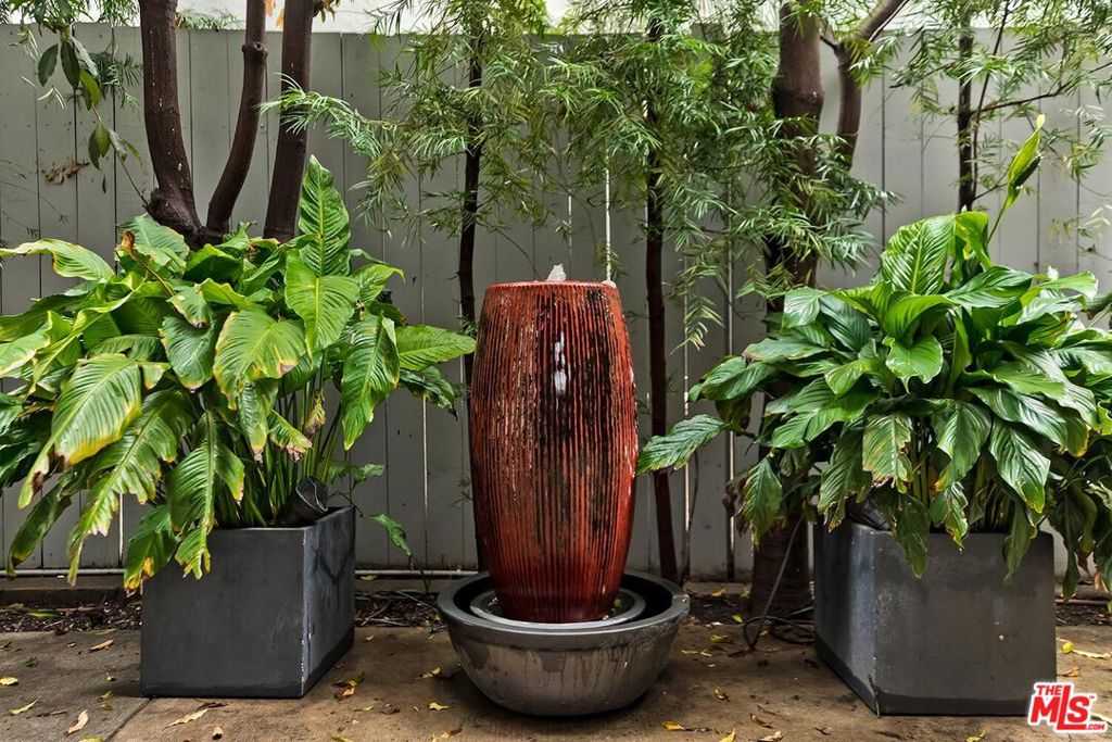 1035 N Sierra Bonita Avenue