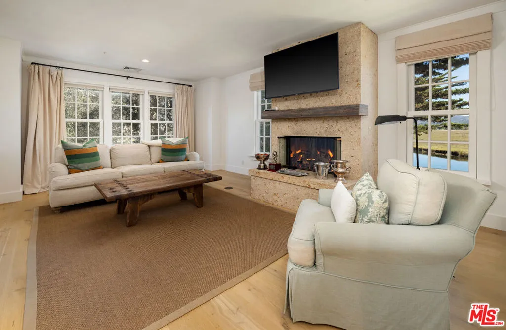 Carpinteria, California 93013, United States, 4 Bedrooms Bedrooms, ,5 BathroomsBathrooms,Residential,Active,230697