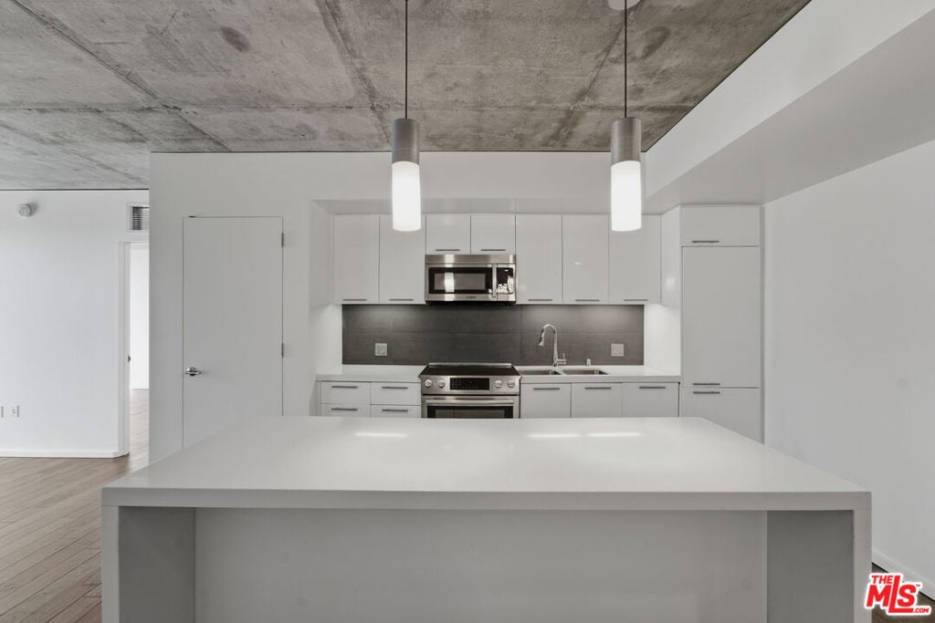 8500 W Sunset Boulevard 402