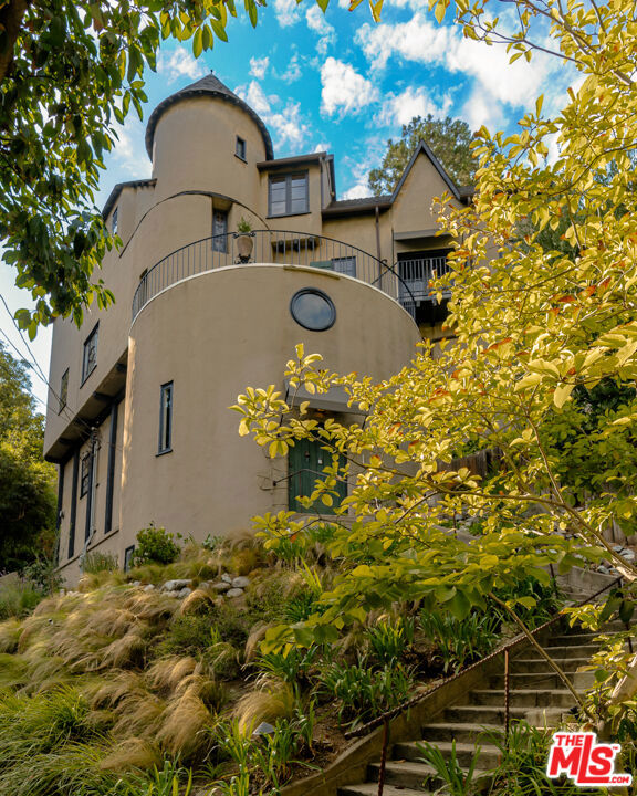 3105 Ledgewood Drive