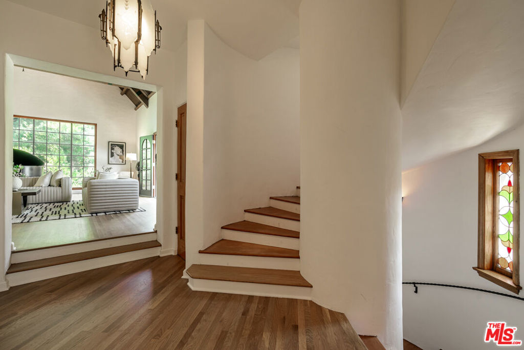 3105 Ledgewood Drive