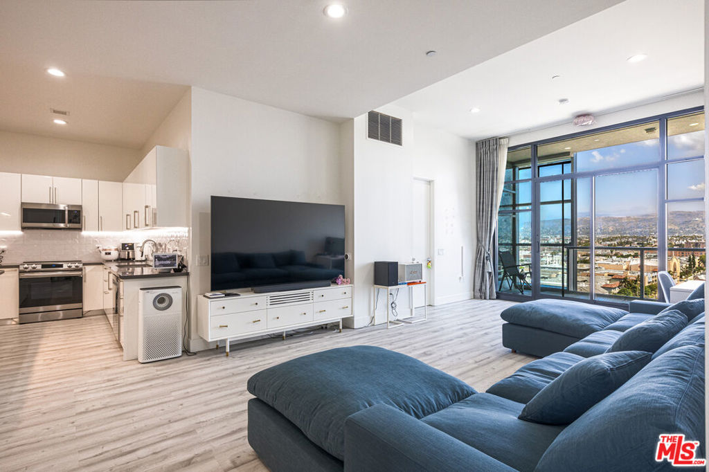 3223 W 6th Street 902