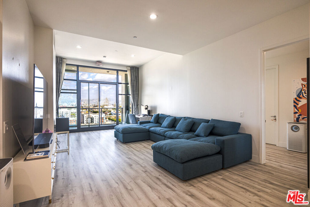 3223 W 6th Street 902