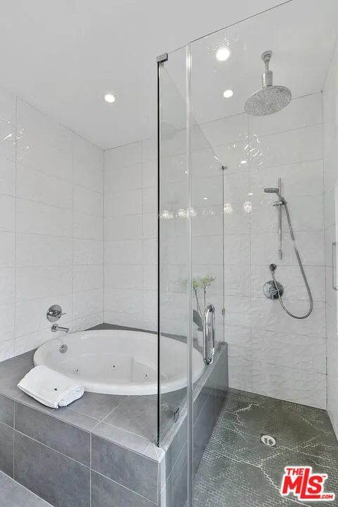 Los Angeles, California 90024, United States, 2 Bedrooms Bedrooms, ,2 BathroomsBathrooms,Residential,Active,155513