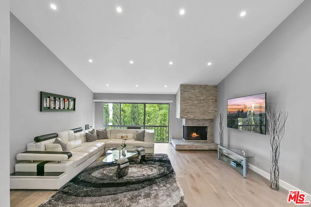 Los Angeles, California 90024, United States, 2 Bedrooms Bedrooms, ,2 BathroomsBathrooms,Residential,Active,155513