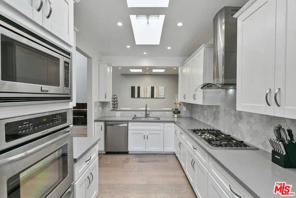 Los Angeles, California 90024, United States, 2 Bedrooms Bedrooms, ,2 BathroomsBathrooms,Residential,Active,155513