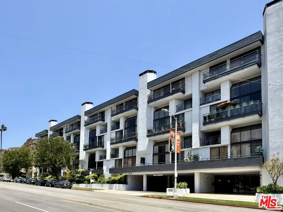 Los Angeles, California 90024, United States, 2 Bedrooms Bedrooms, ,2 BathroomsBathrooms,Residential,Active,155513