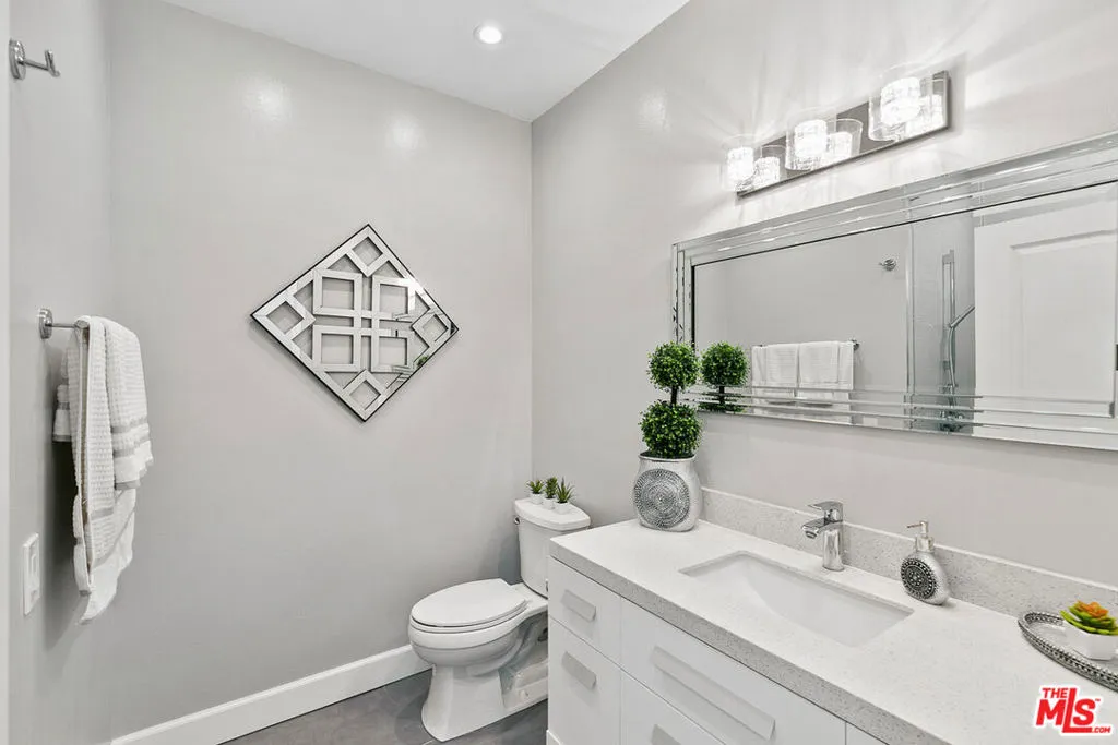 Los Angeles, California 90024, United States, 2 Bedrooms Bedrooms, ,2 BathroomsBathrooms,Residential,Active,155513