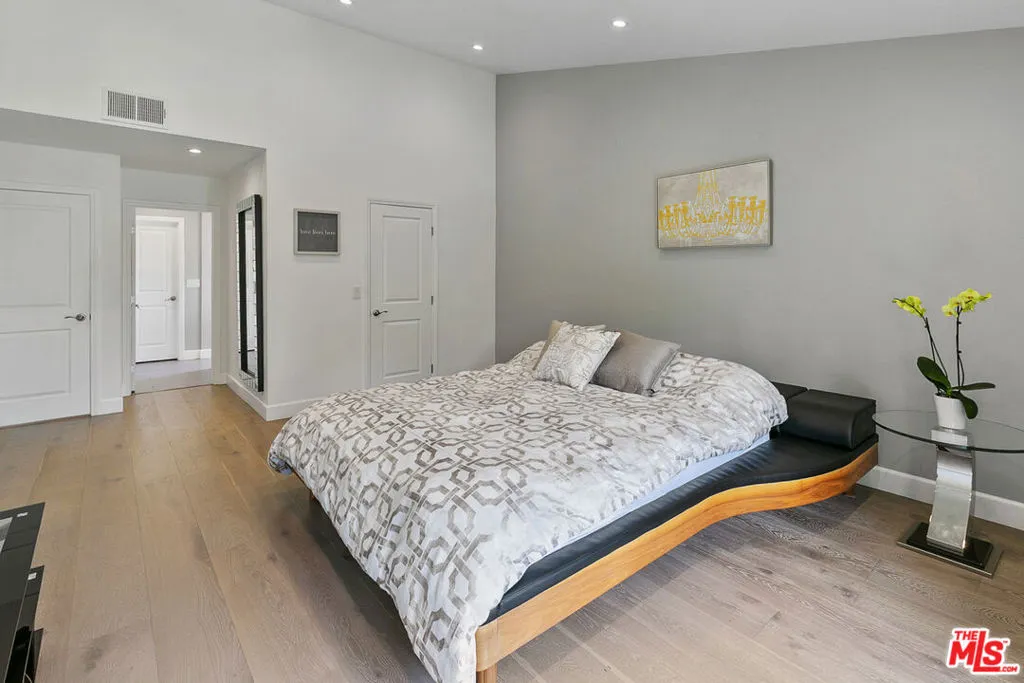 Los Angeles, California 90024, United States, 2 Bedrooms Bedrooms, ,2 BathroomsBathrooms,Residential,Active,155513