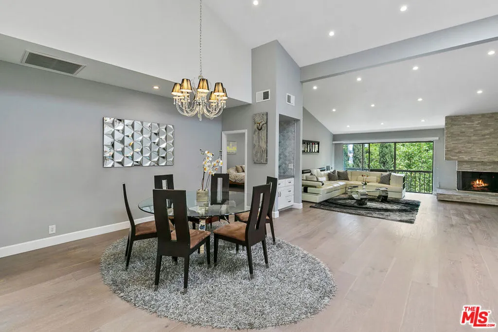 Los Angeles, California 90024, United States, 2 Bedrooms Bedrooms, ,2 BathroomsBathrooms,Residential,Active,155513