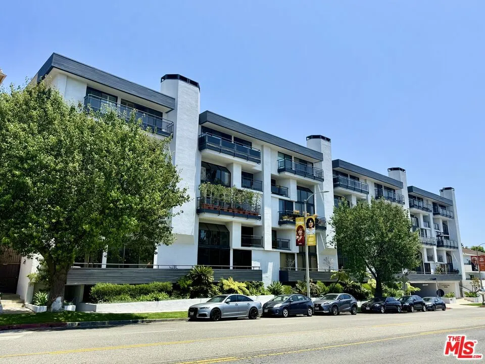 Los Angeles, California 90024, United States, 2 Bedrooms Bedrooms, ,2 BathroomsBathrooms,Residential,Active,155513