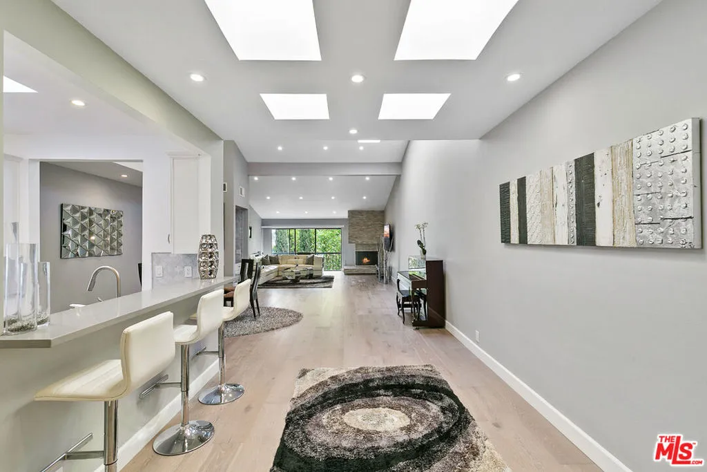 Los Angeles, California 90024, United States, 2 Bedrooms Bedrooms, ,2 BathroomsBathrooms,Residential,Active,155513