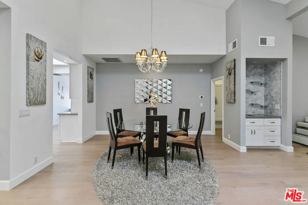 Los Angeles, California 90024, United States, 2 Bedrooms Bedrooms, ,2 BathroomsBathrooms,Residential,Active,155513