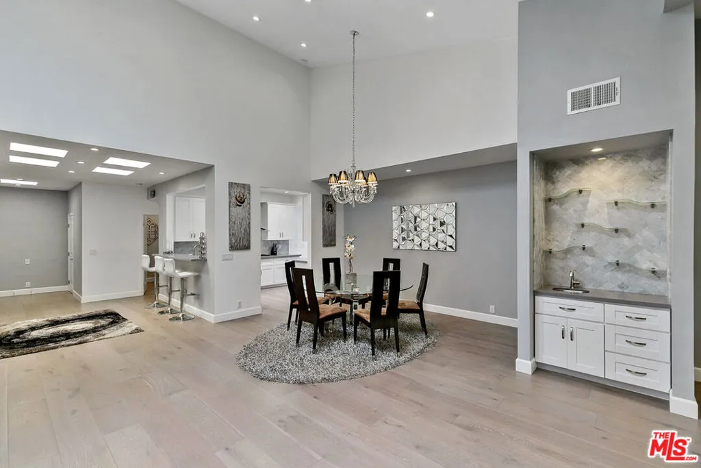 Los Angeles, California 90024, United States, 2 Bedrooms Bedrooms, ,2 BathroomsBathrooms,Residential,Active,155513