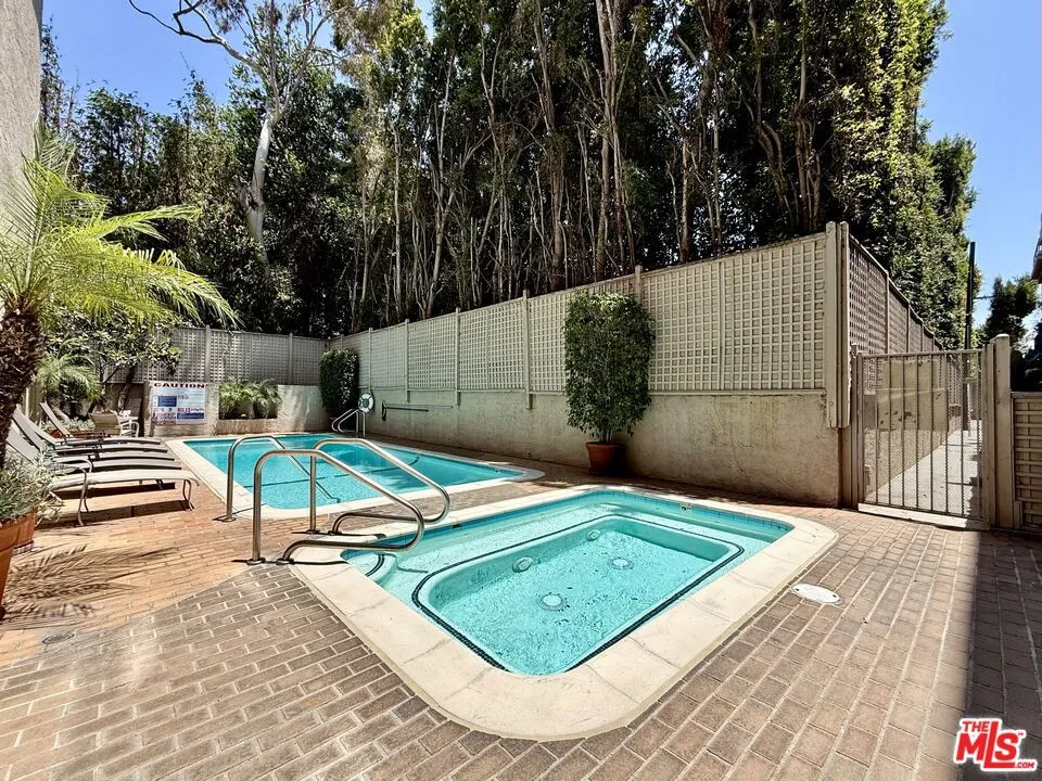 Los Angeles, California 90024, United States, 2 Bedrooms Bedrooms, ,2 BathroomsBathrooms,Residential,Active,155513