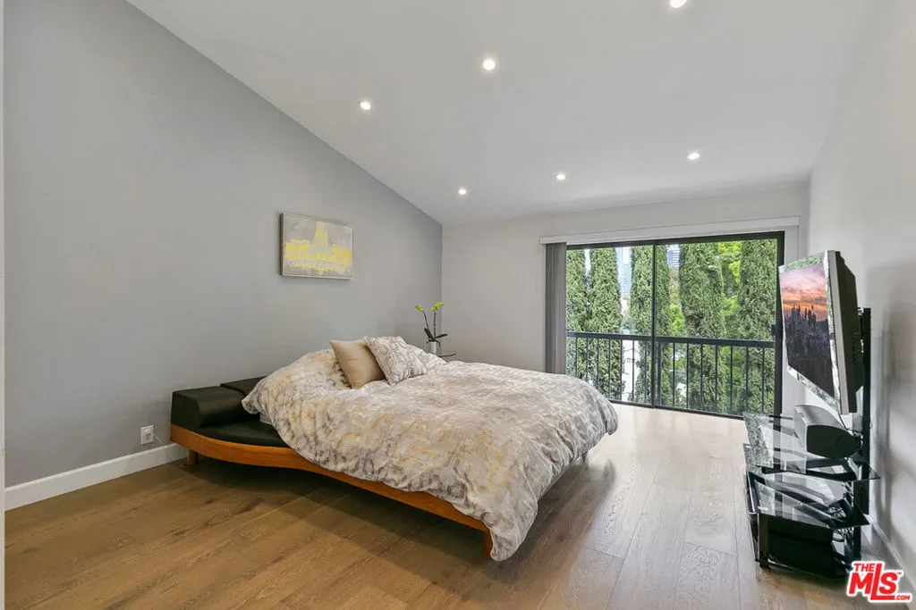 Los Angeles, California 90024, United States, 2 Bedrooms Bedrooms, ,2 BathroomsBathrooms,Residential,Active,155513